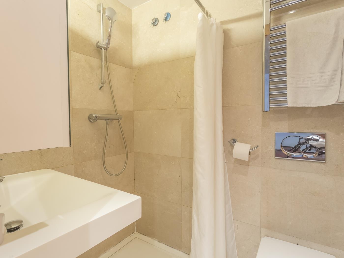 Appartamento con terrazza e piscina vicino al centro per 8 - My Space Barcelona Appartamenti