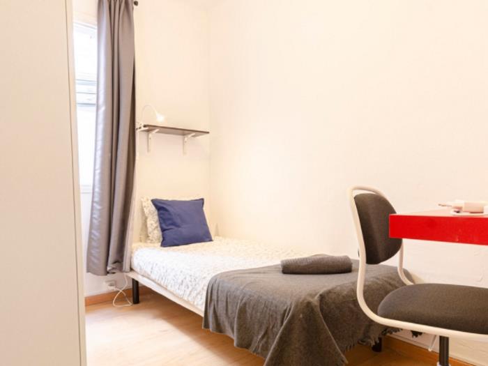 Accogliente camera singola arredata a Hospitalet - My Space Barcelona Appartamenti