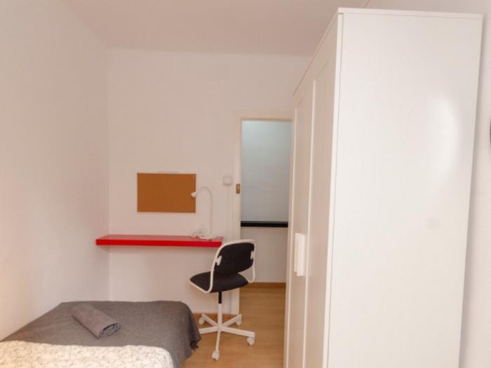Accogliente camera singola arredata a Hospitalet - My Space Barcelona Appartamenti