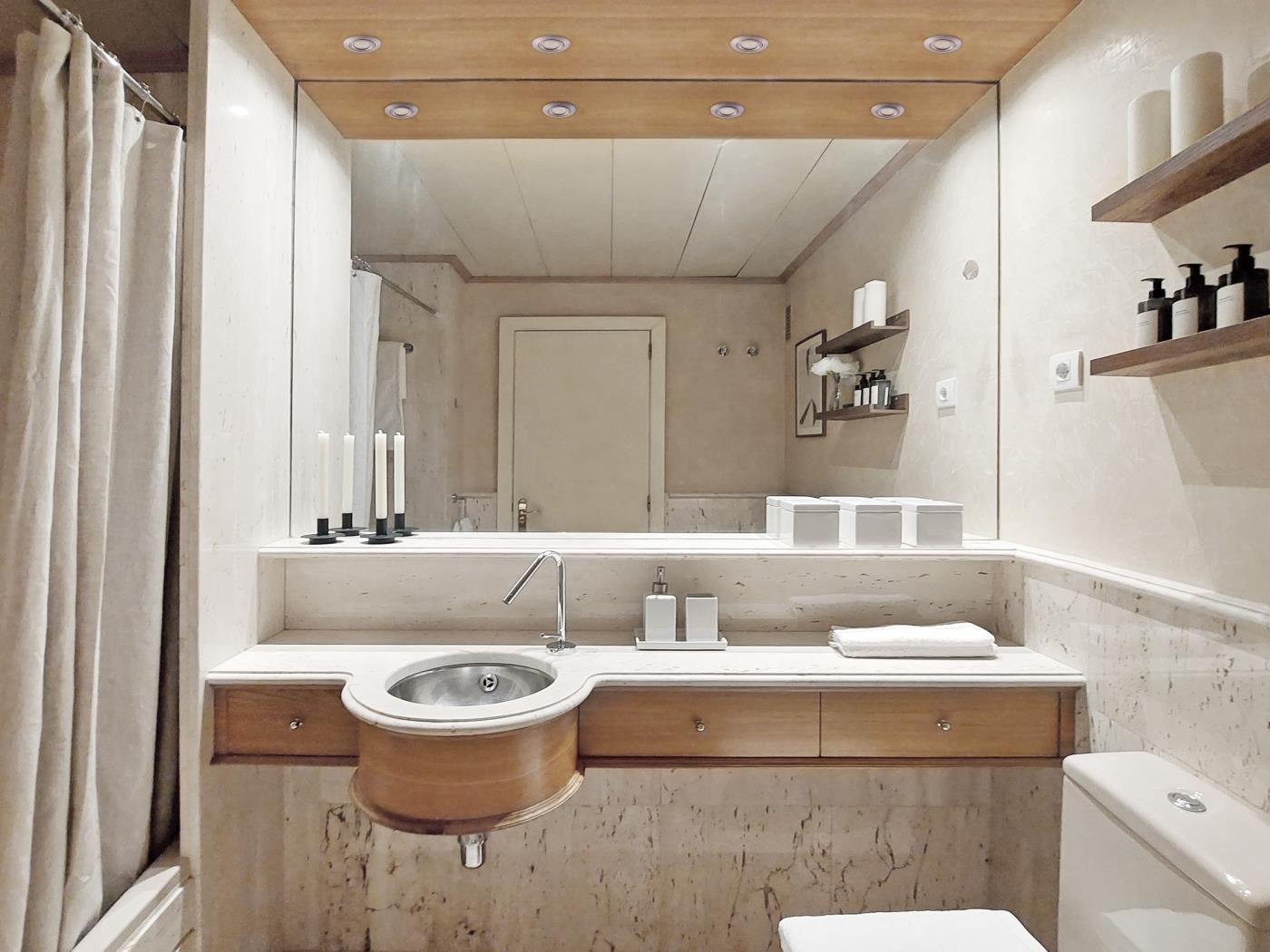 Appartamento arredato con 2 camere e 2 bagni di fronte all’Hotel - My Space Barcelona Appartamenti