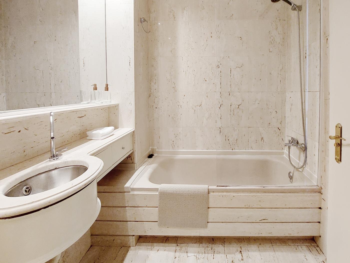 Appartamento luminoso con 2 camere vicino all’Hotel Palace - My Space Barcelona Appartamenti
